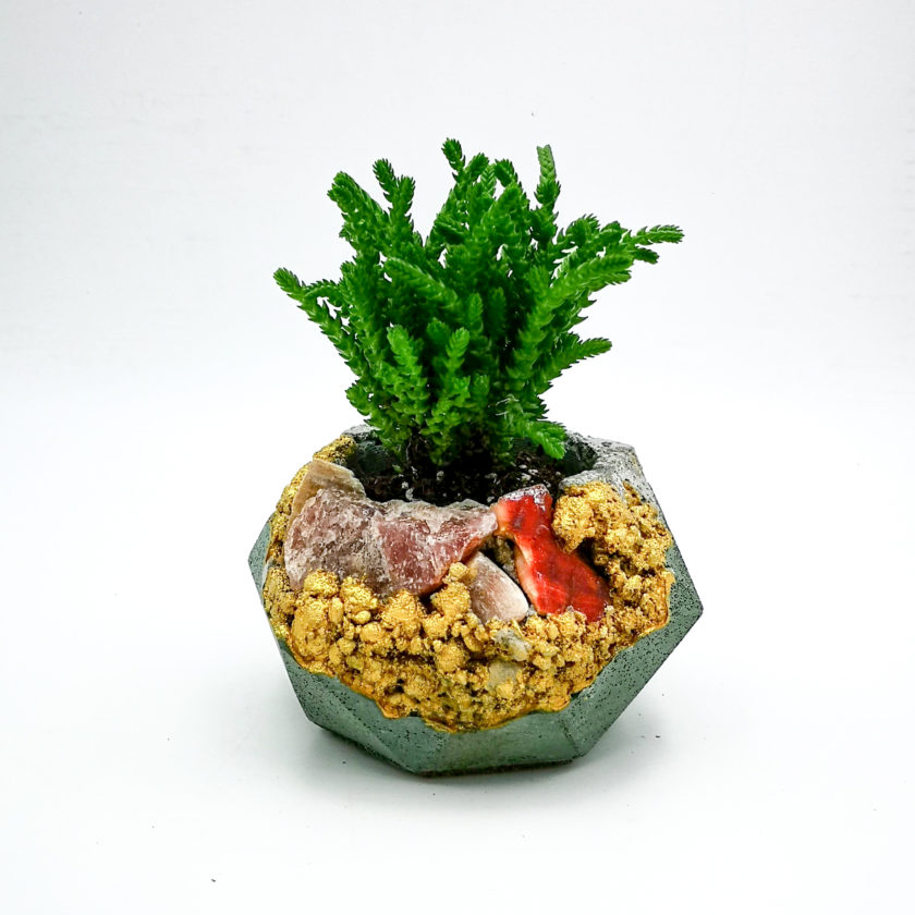 Planter Pot Lissabon Alfama kintsugi, green color with mineral stones and gold structure. Hexagone shape handmade in Berlin by Kula.