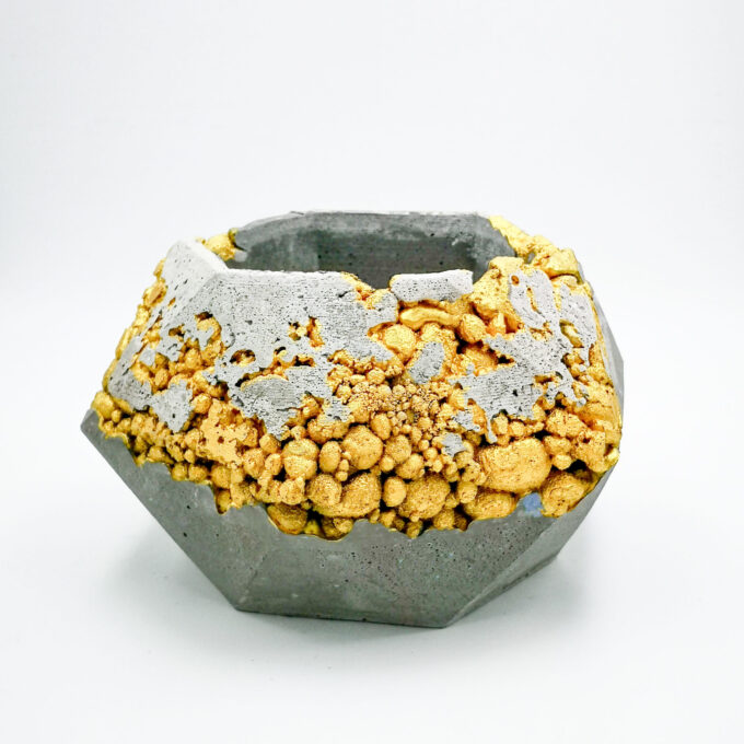 Concrete London Planter pot kintsugi dark grey color with gold structure, hexagonal shape, handmade in Berlin.