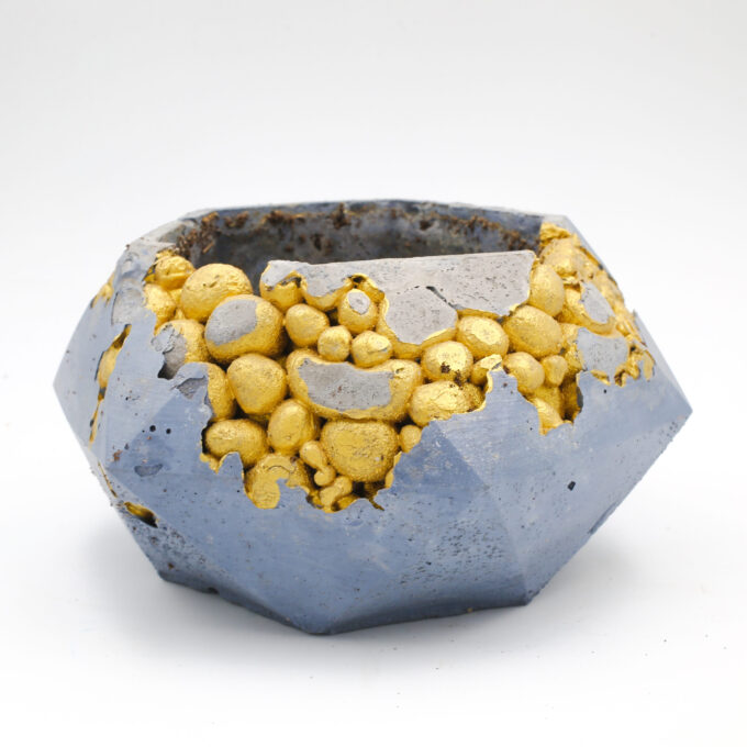 Concrete London Planter pot kintsugi blue color with gold structure, octogonal shape, handmade in Berlin.