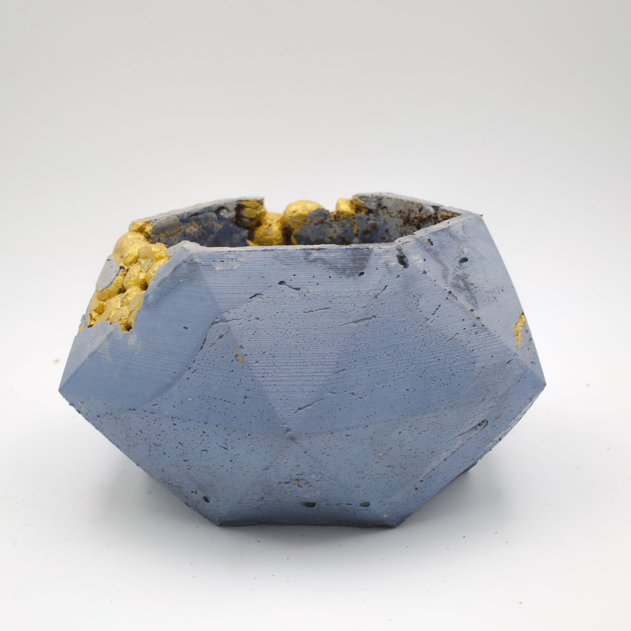 Concrete London Planter pot kintsugi blue color with gold structure, octogonal shape, handmade in Berlin.