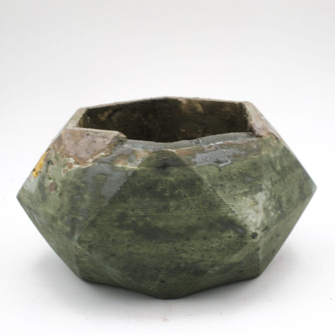 Concrete Planter pot kintsugi green with gold structure, octogonal shape, handmade in Berlin.