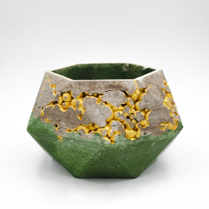 Concrete Planter pot kintsugi green with gold structure, octogonal shape, handmade in Berlin.