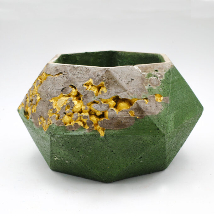 Concrete Planter pot kintsugi green with gold structure, octogonal shape, handmade in Berlin.