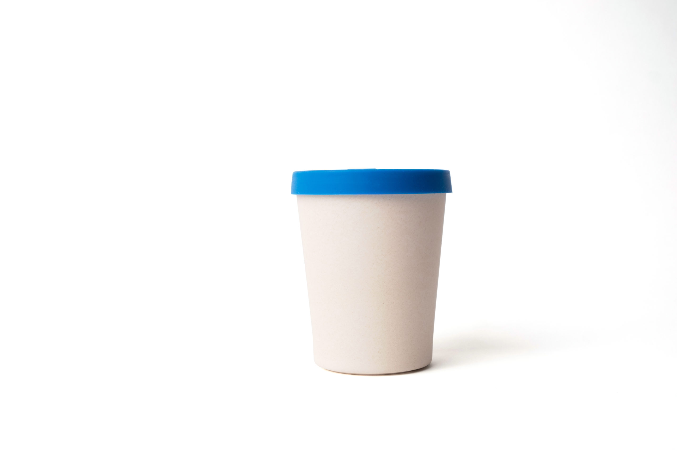 Reusable beige cup (330ml) made from bamboo with blue silicon lid.