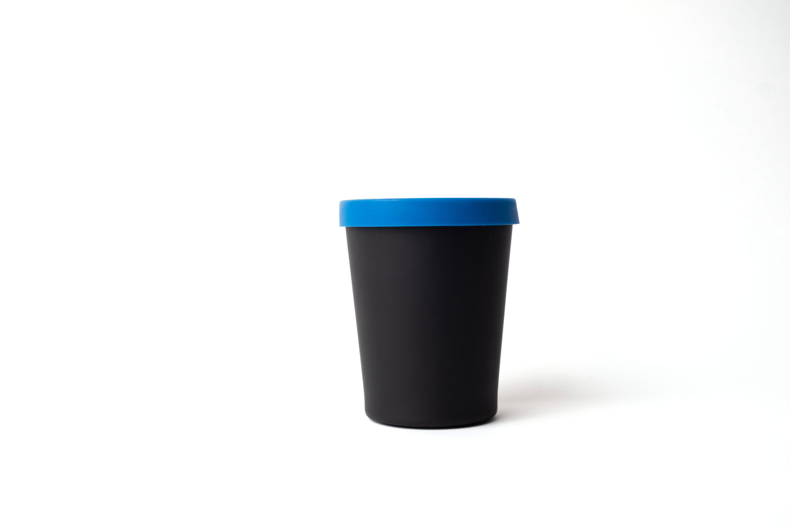 Reusable black cup (330ml) made from bamboo with dark blue silicon lid.