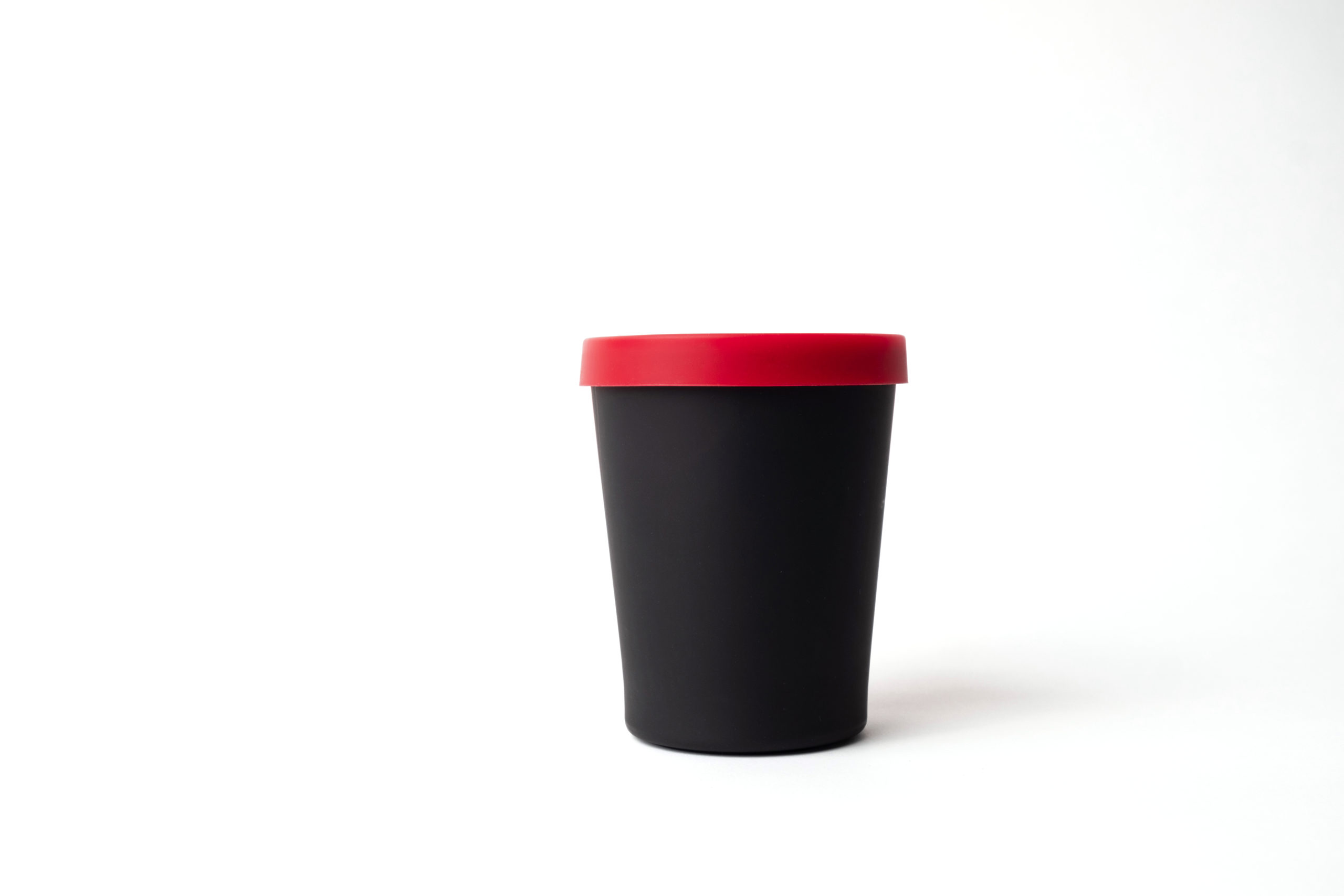 Reusable black cup (330ml) made from bamboo with red silicon lid.