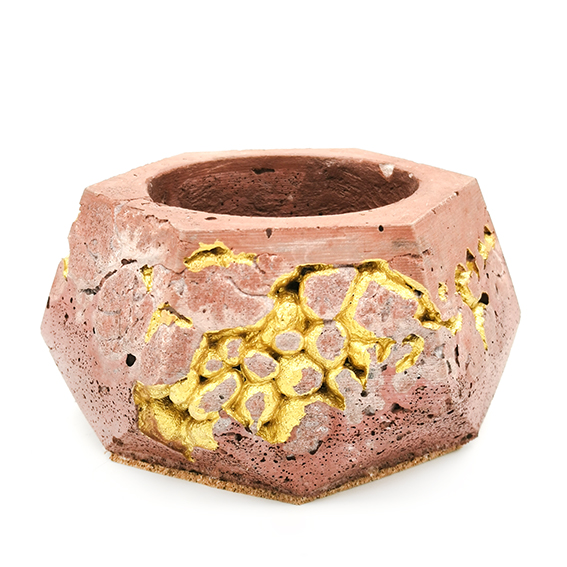 Concrete Planter pot kintsugi pink color with gold structure, octogonal shape, handmade in Berlin.