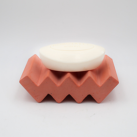 Soap dish Toulouse Rue Pierre Cazeneuve salmon color chevron shape porcelain clay, handmade in Berlin