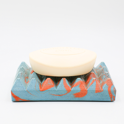 Soap dish Loupia Rue de la Forge marble blue and orange color, rectangle base and triangular prisme to drain water, handmade in Berlin with porcelain clay.