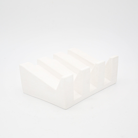Porte-savon MARSEILLE Rue Forest blanc, base rectangulaire et drain white color, rectangle base and drain for water, handmade in Berlin with porcelain clay.