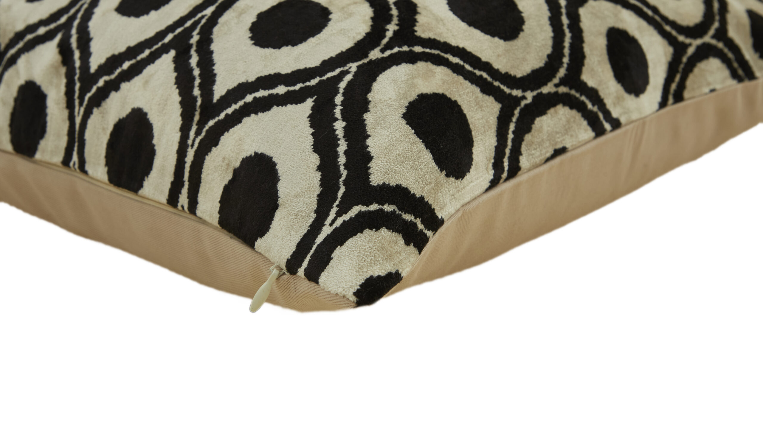 Majorel Ikat Cushion - Image 2